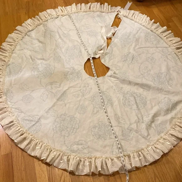 Christmas Tree Skirt GrannyCore CottageCore Elegant White Blue